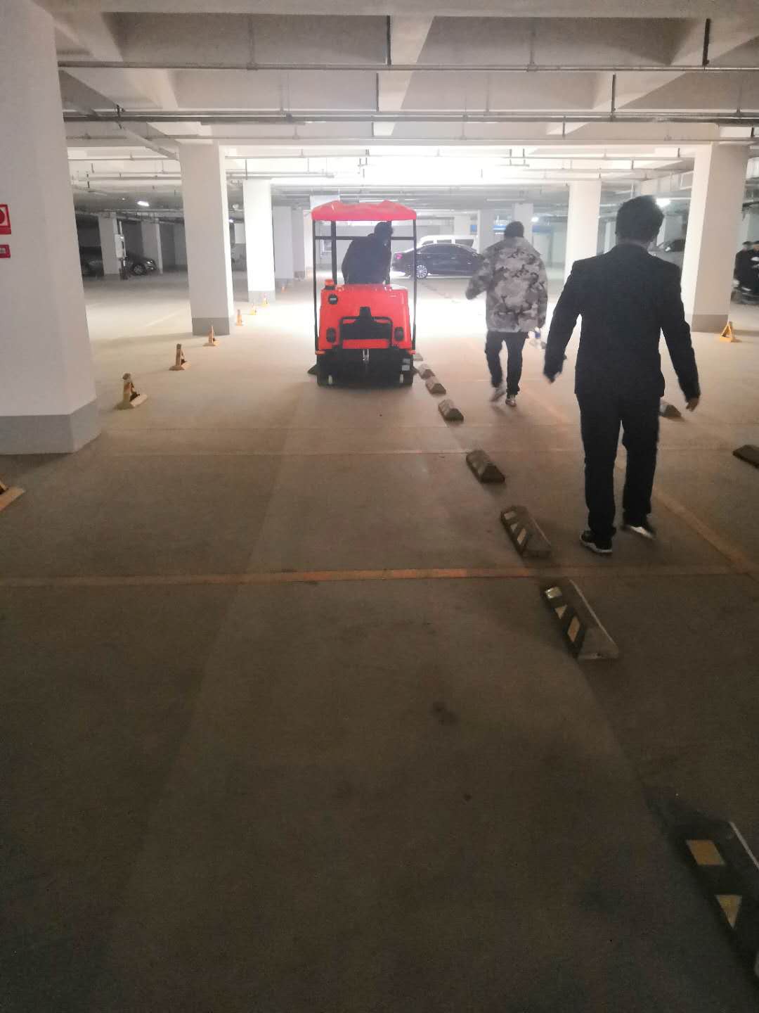 廣西駕駛式電動掃地機直銷